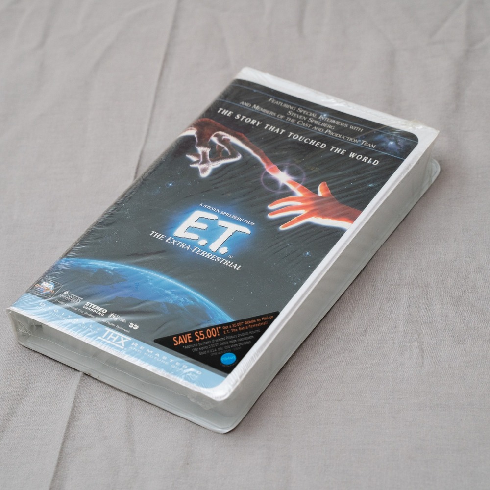 E.T. The Extra-Terrestrial VHS 1982, 1996‎ Clamshell **SEALED NEW** - Picture 2 of 4